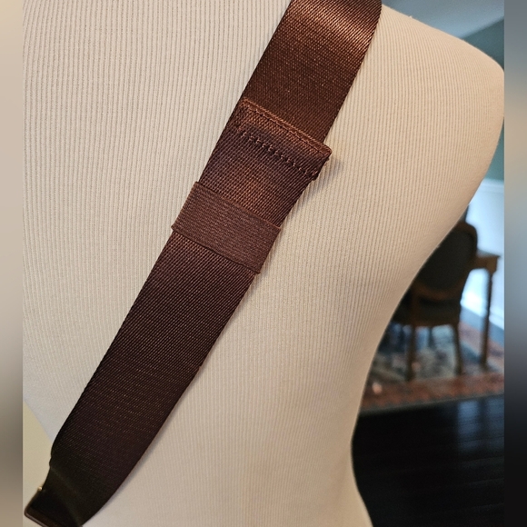 Lululemon Brown Sherpa Fleece Everywhere Zip Belt Sling Bag 2L Gold Hardware - Picture 5 of 12